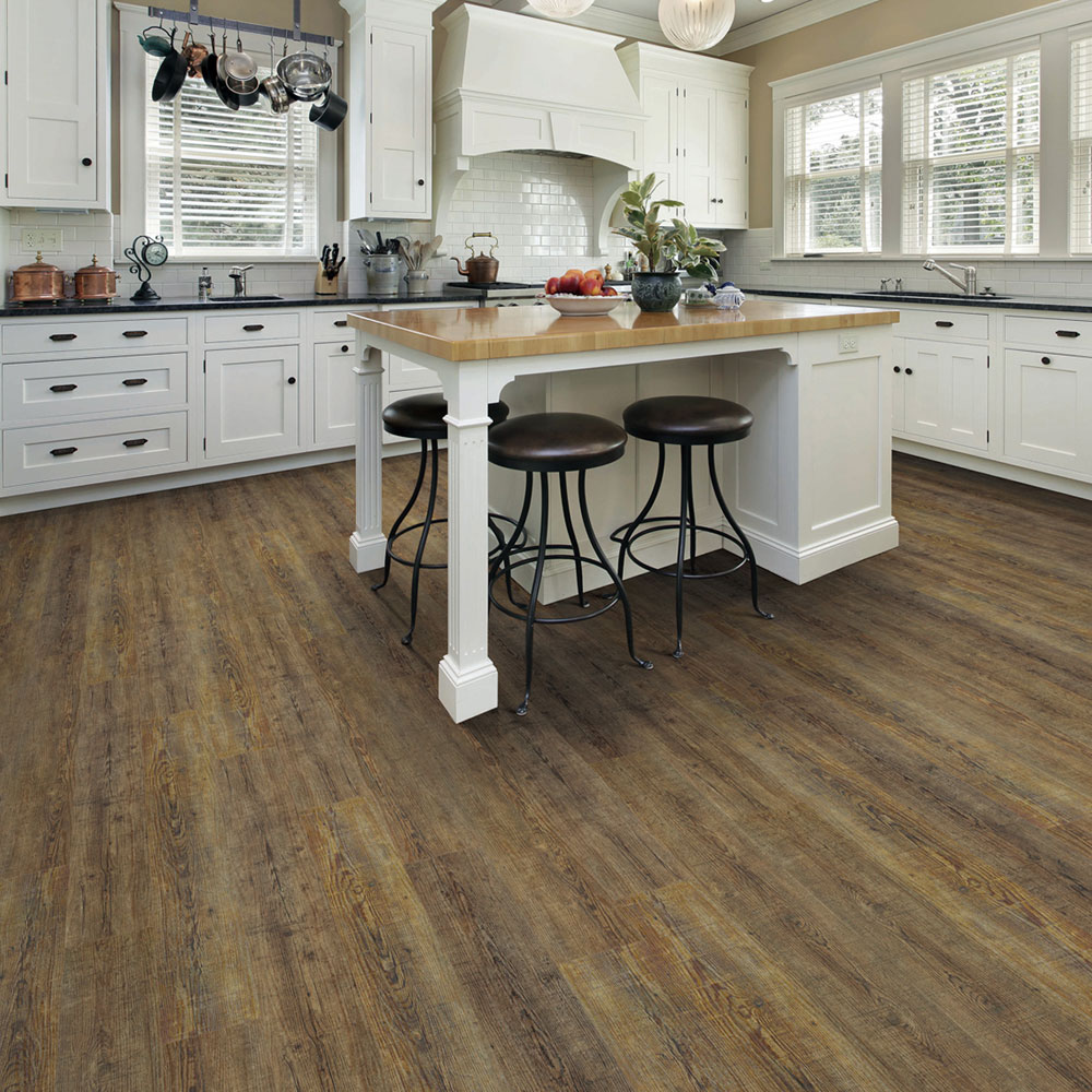 Expanse Colonial Oak Room Scene